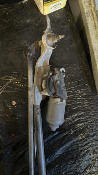 Moteur essuie glace avant