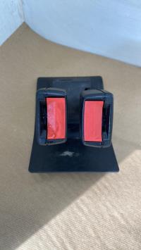 Attache ceinture arriere centrale