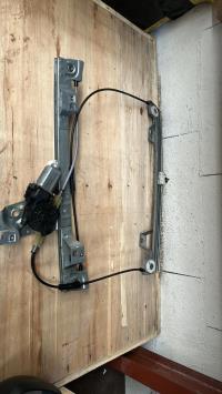 Mecanisme de leve vitre electrique avant droit