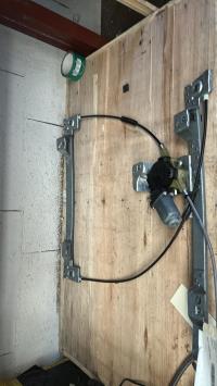 Mecanisme de leve vitre electrique avant gauche