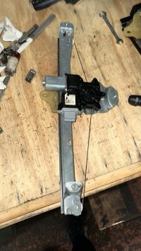 Leve vitre electrique avant gauche