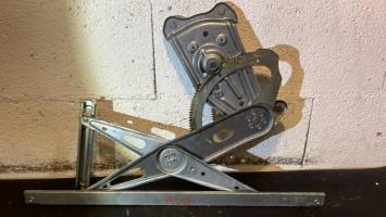 Mecanisme de leve vitre electrique avant gauche
