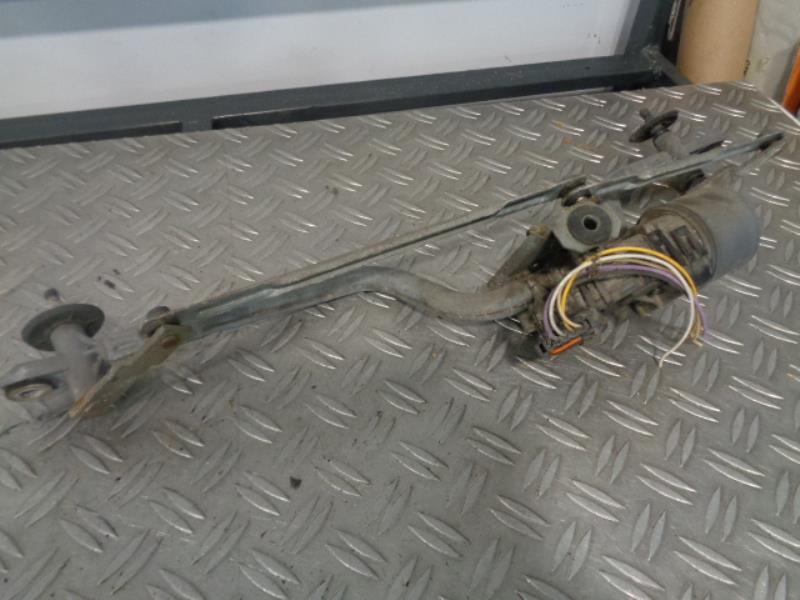 Moteur essuie glace avant