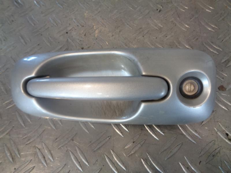Poignee porte avant gauche