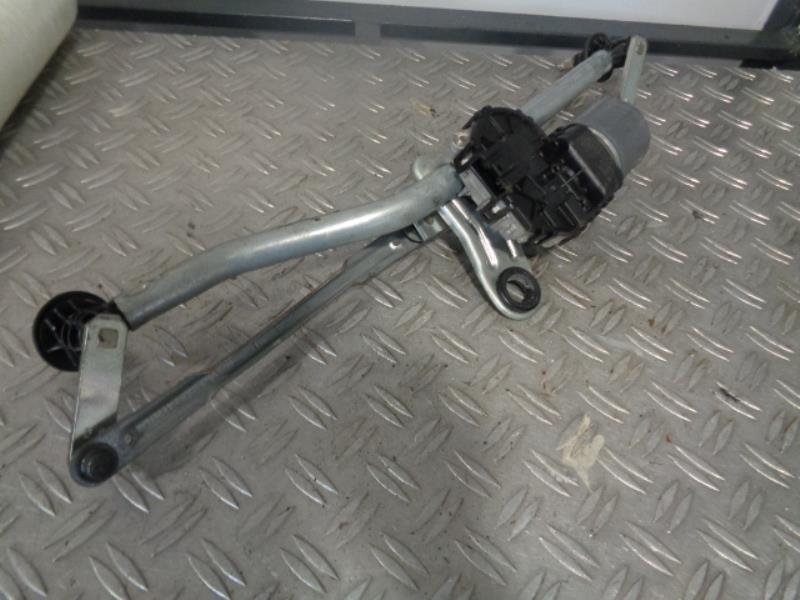 Moteur essuie glace avant