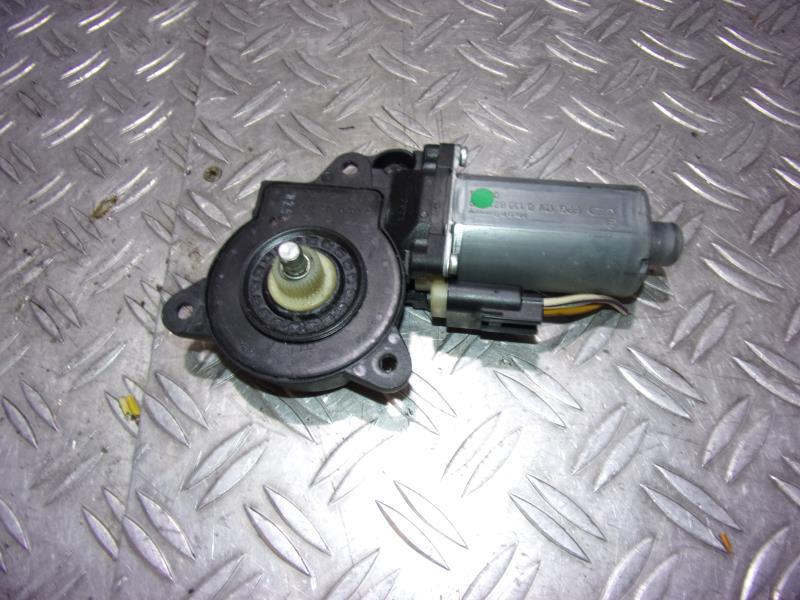 Moteur leve vitre avant droit