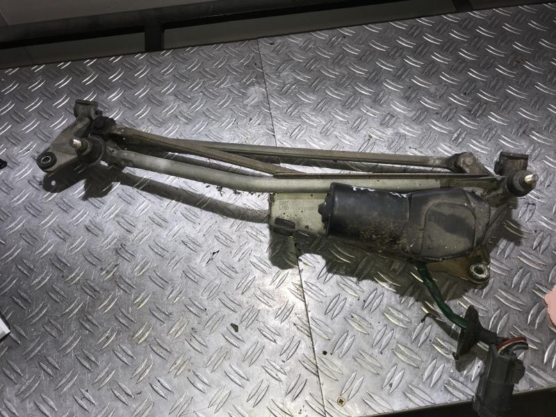 Moteur essuie glace avant