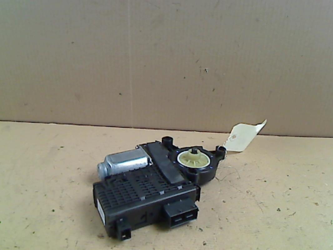 Moteur leve vitre avant droit