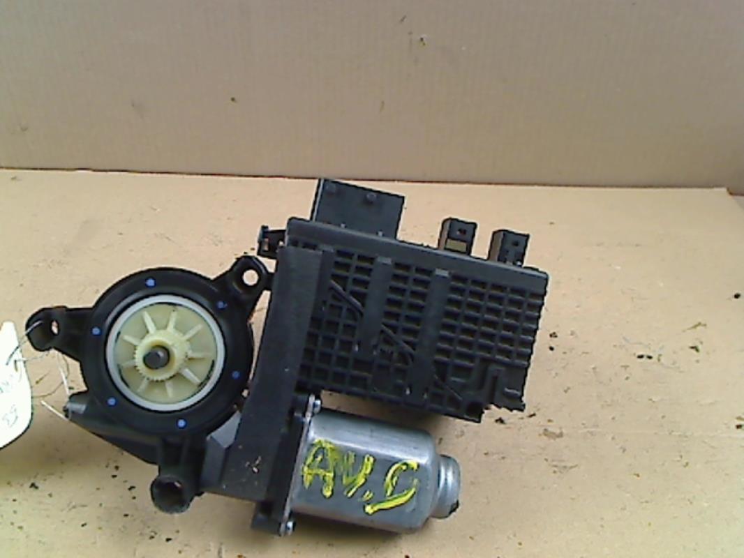 Moteur leve vitre avant droit