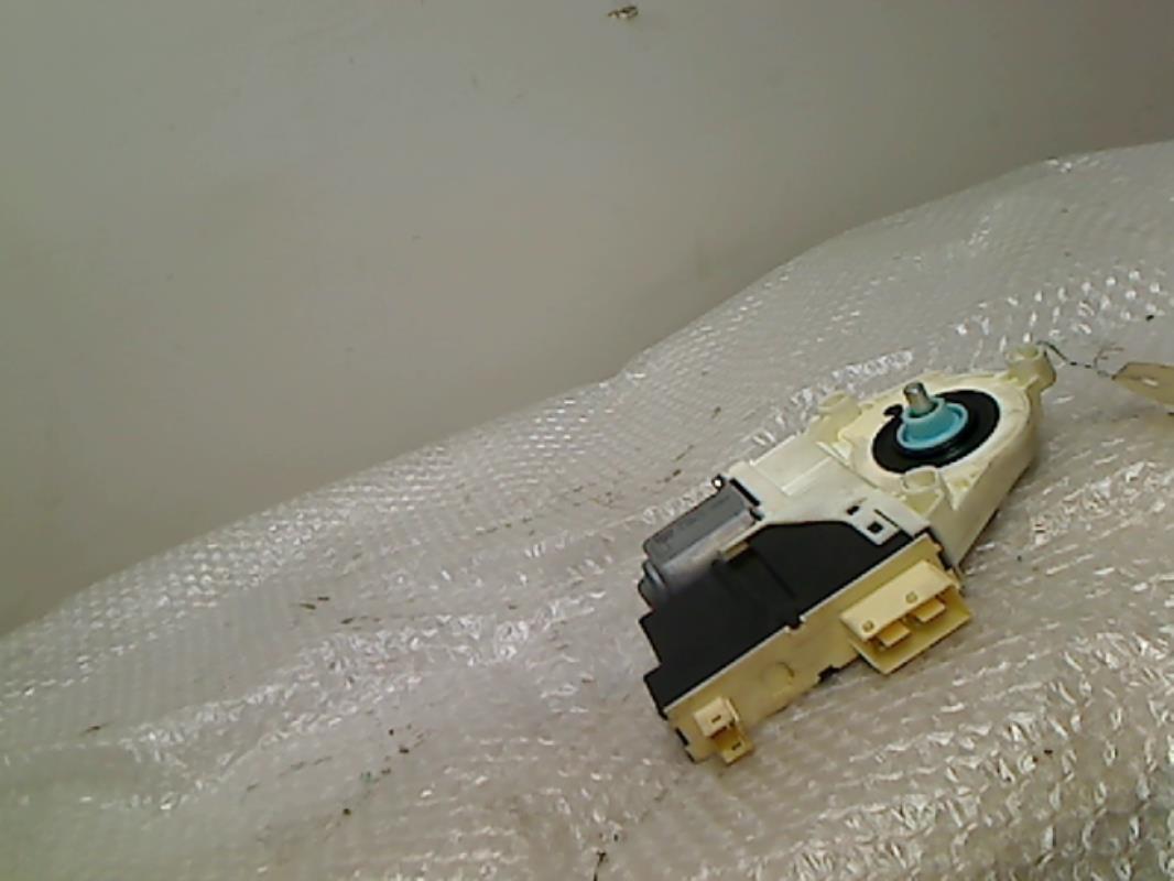 Moteur leve vitre avant droit