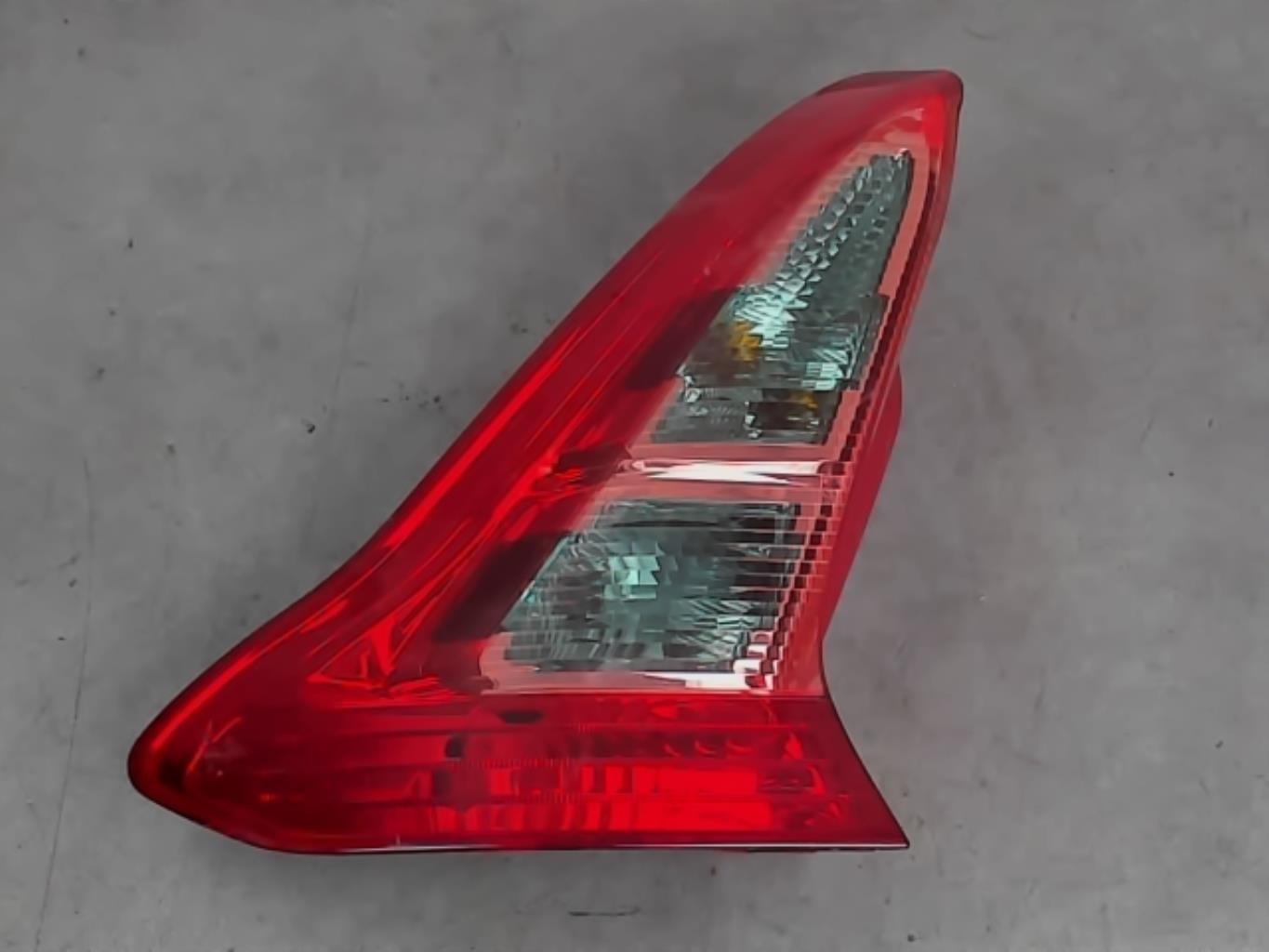 Fanale posteriore principale sinistro (luci)