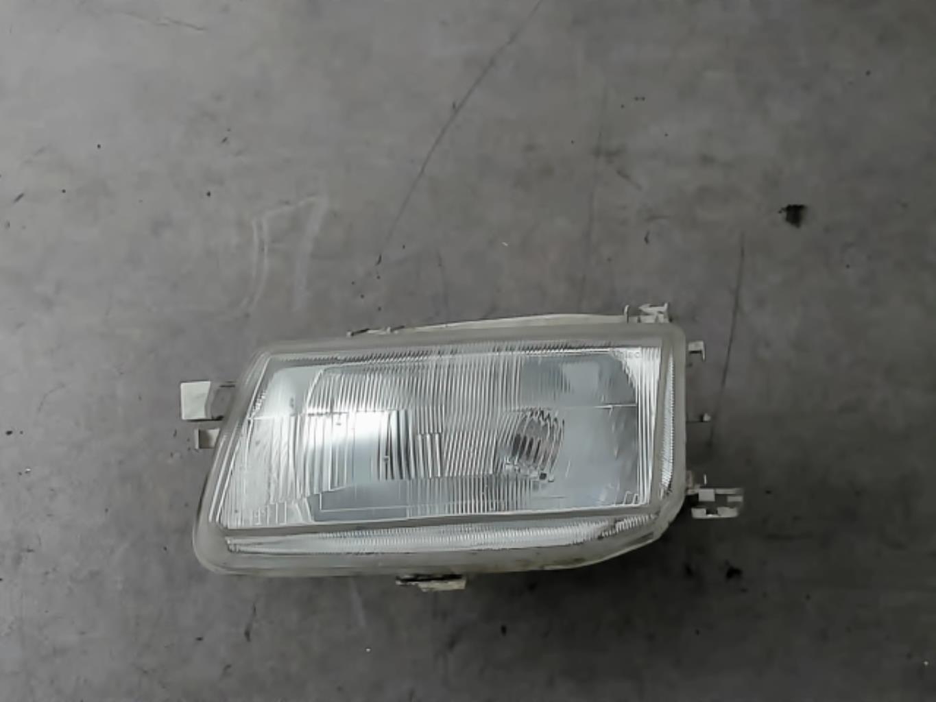 Gruppo ottico anteriore principale sinistro (luci)(faro)