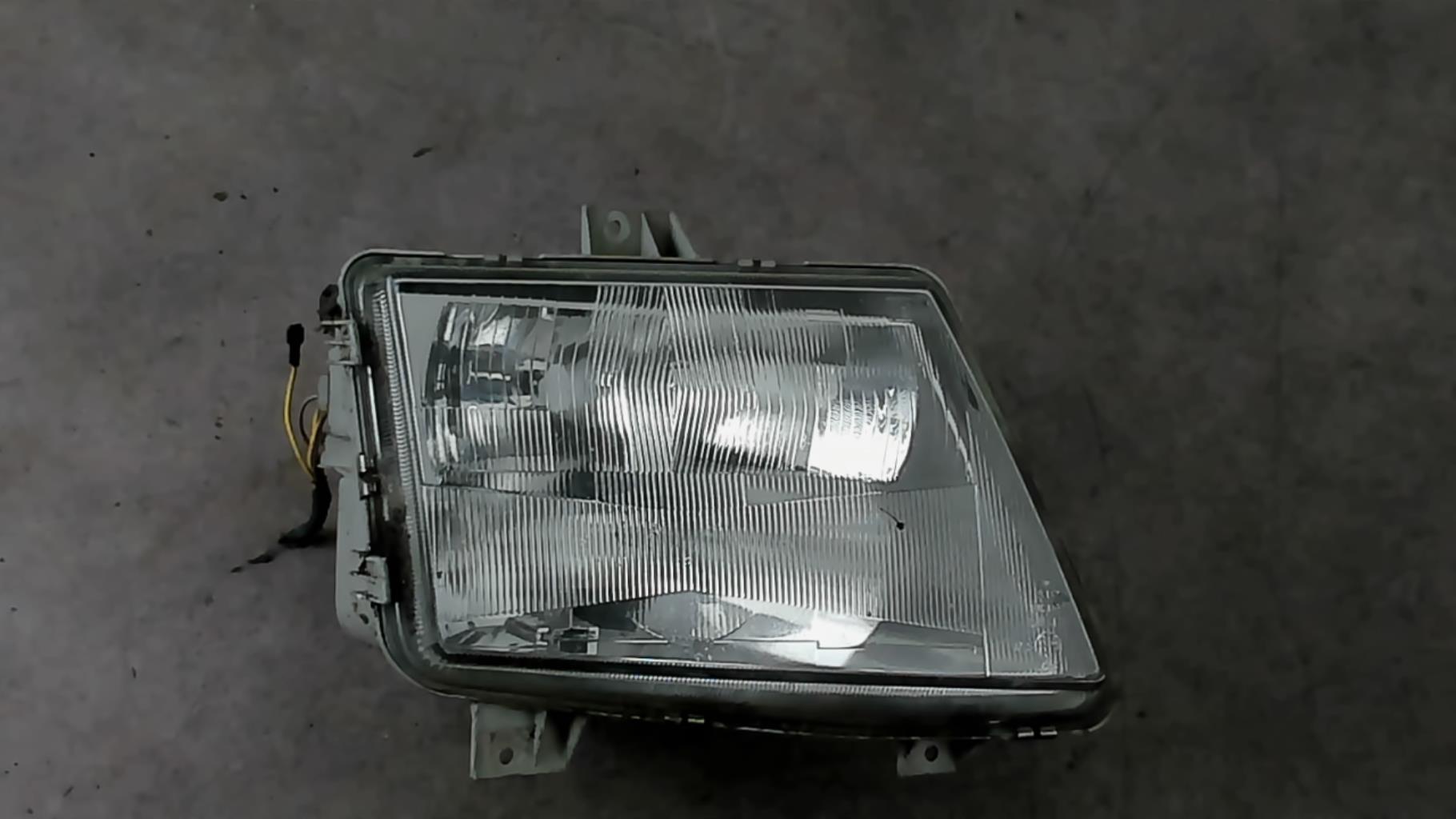 Gruppo ottico anteriore principale destro (luci)(faro)