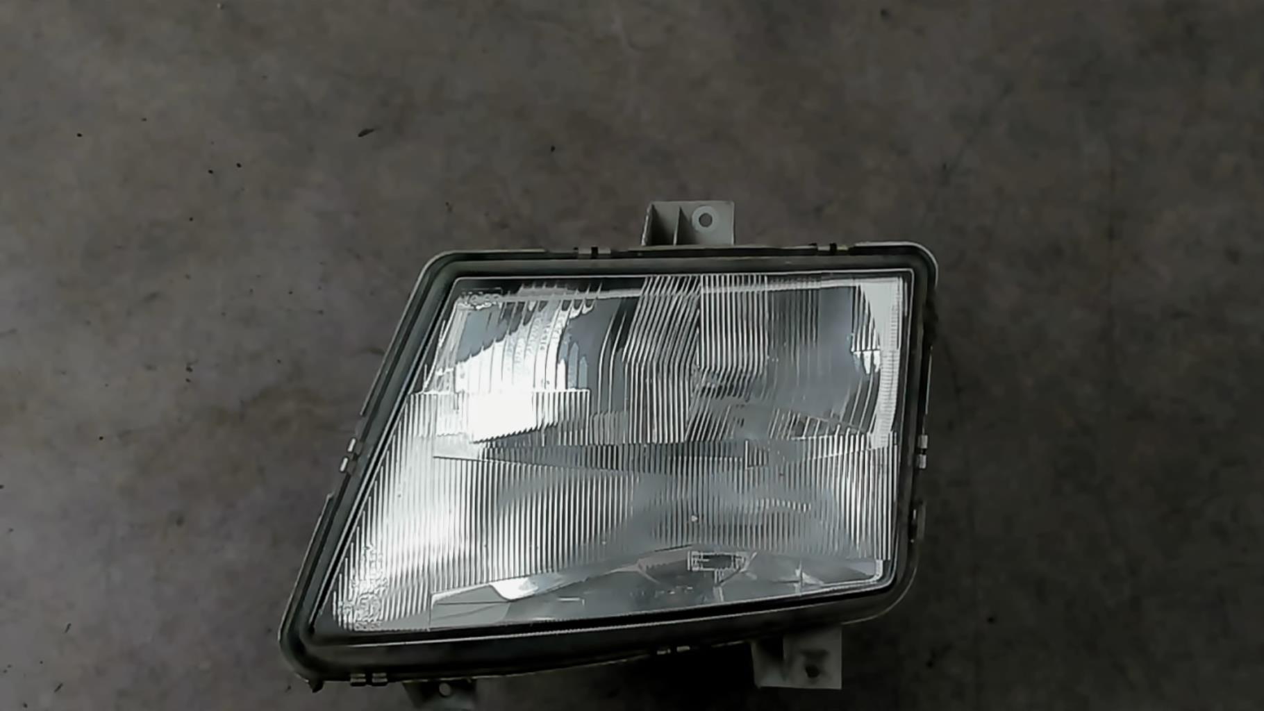 Gruppo ottico anteriore principale sinistro (luci)(faro)