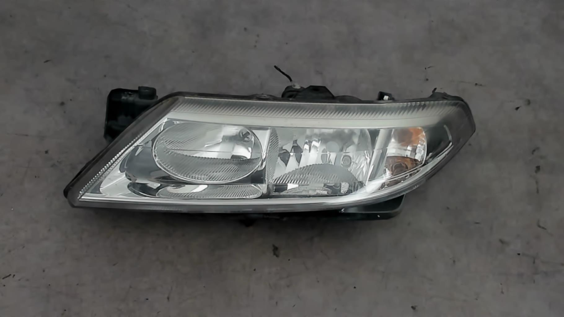 Óptica delantera principal izquierda (luces) (faro)