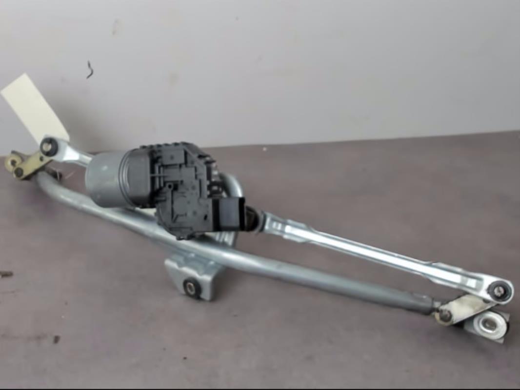 Moteur essuie glace avant