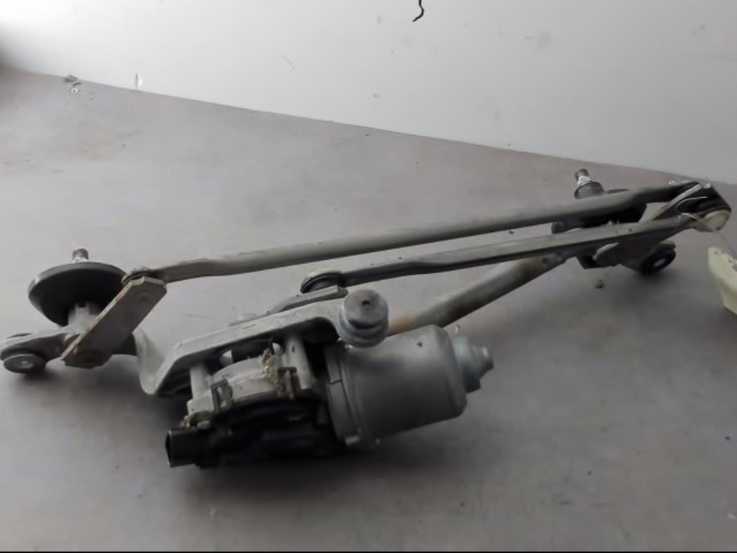 Moteur essuie glace avant