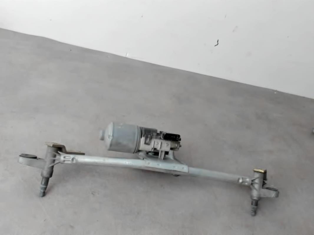 Moteur essuie glace avant