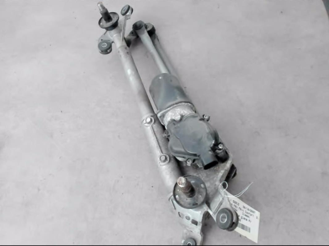 Moteur essuie glace avant