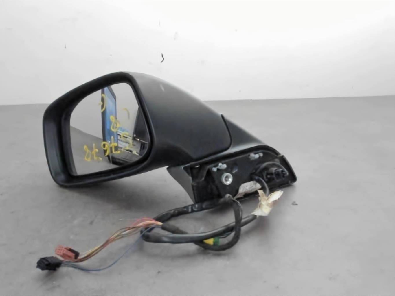 Retrovisor izquierdo