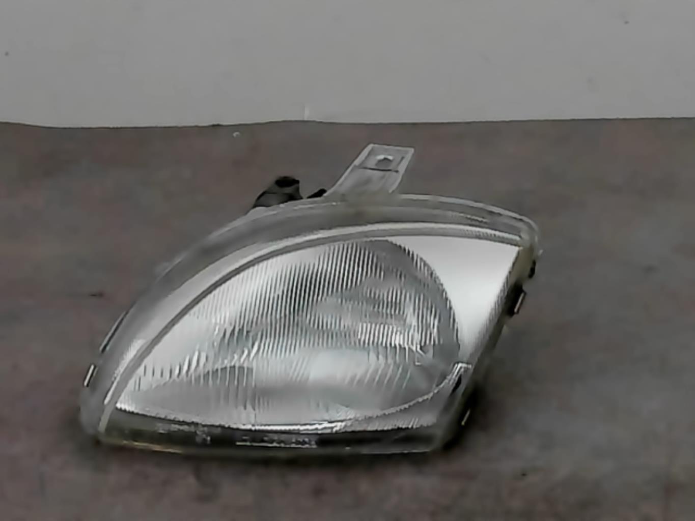 Gruppo ottico anteriore principale sinistro (luci)(faro)