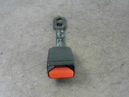 Attache ceinture avant droit