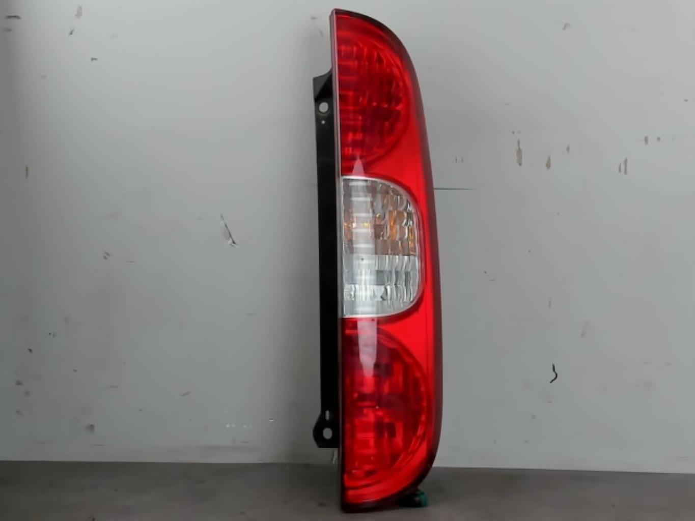 Fanale posteriore principale destro (luci)