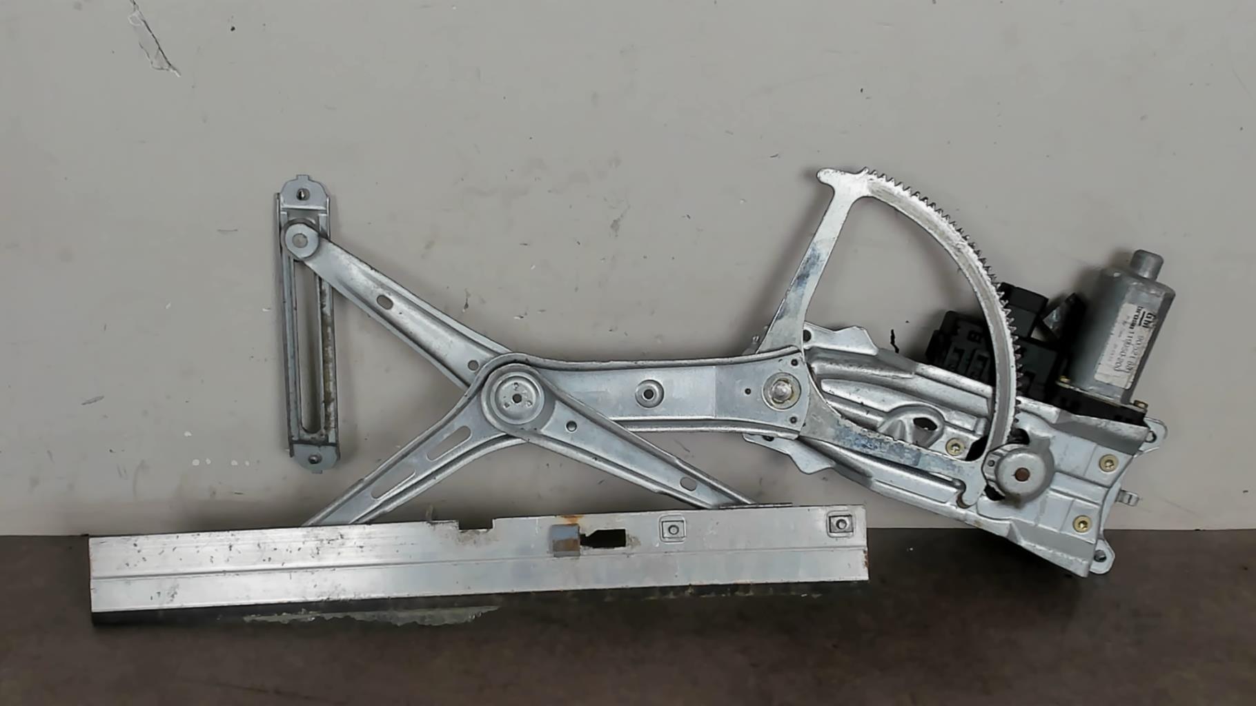 Leve vitre electrique avant gauche