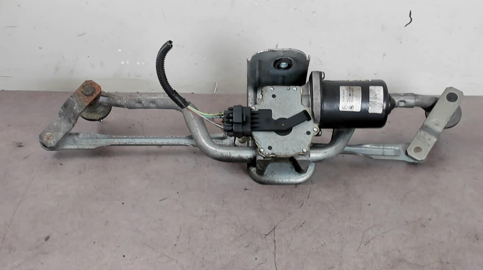 Moteur essuie glace avant