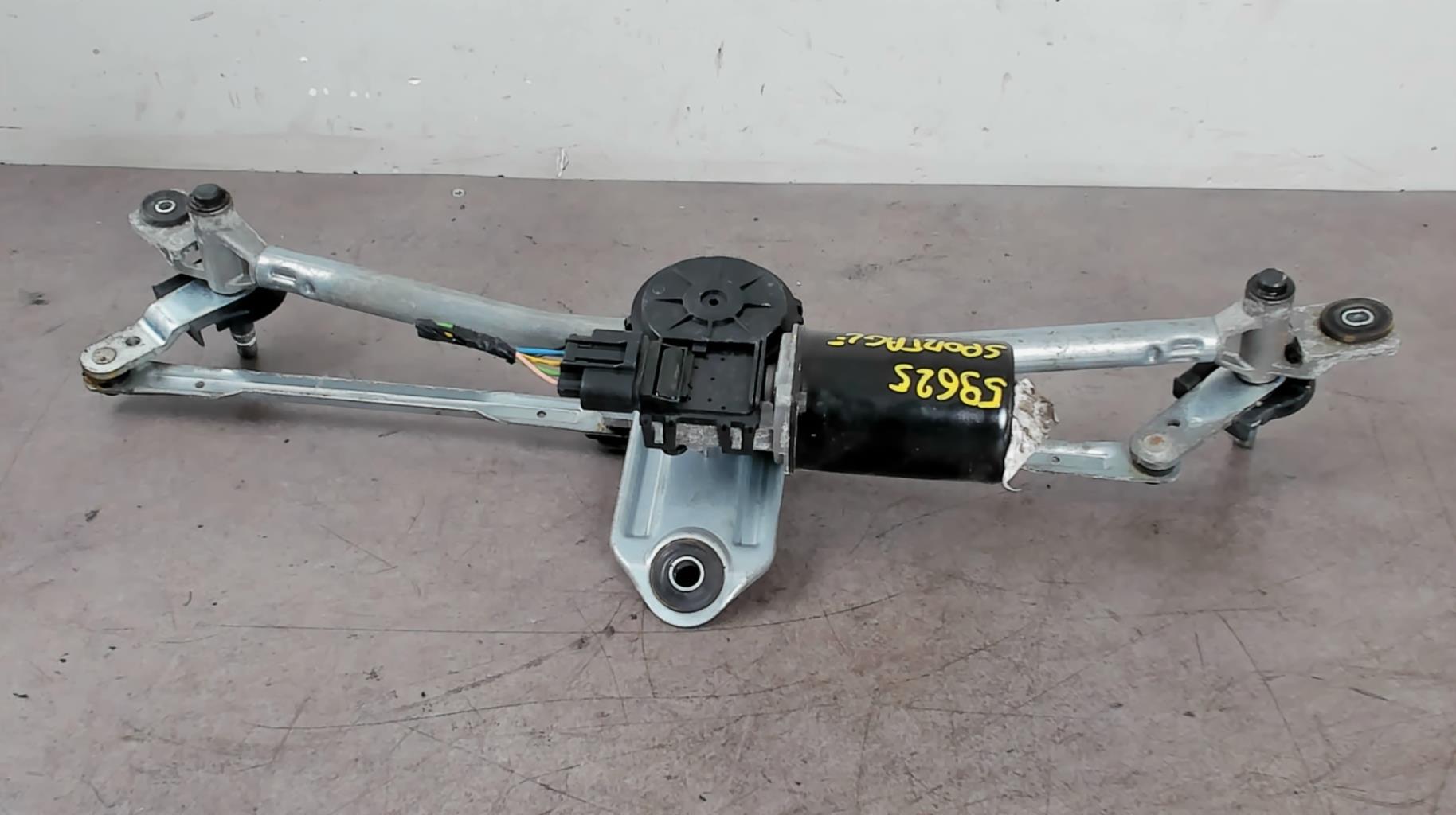 Moteur essuie glace avant
