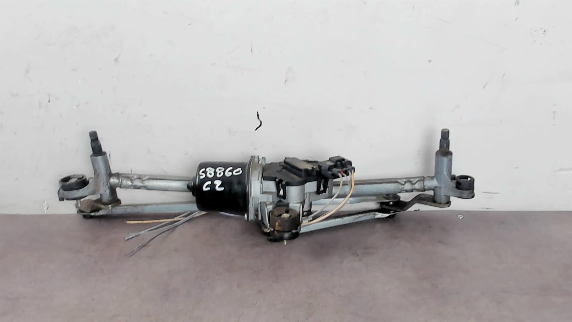 Moteur essuie glace avant