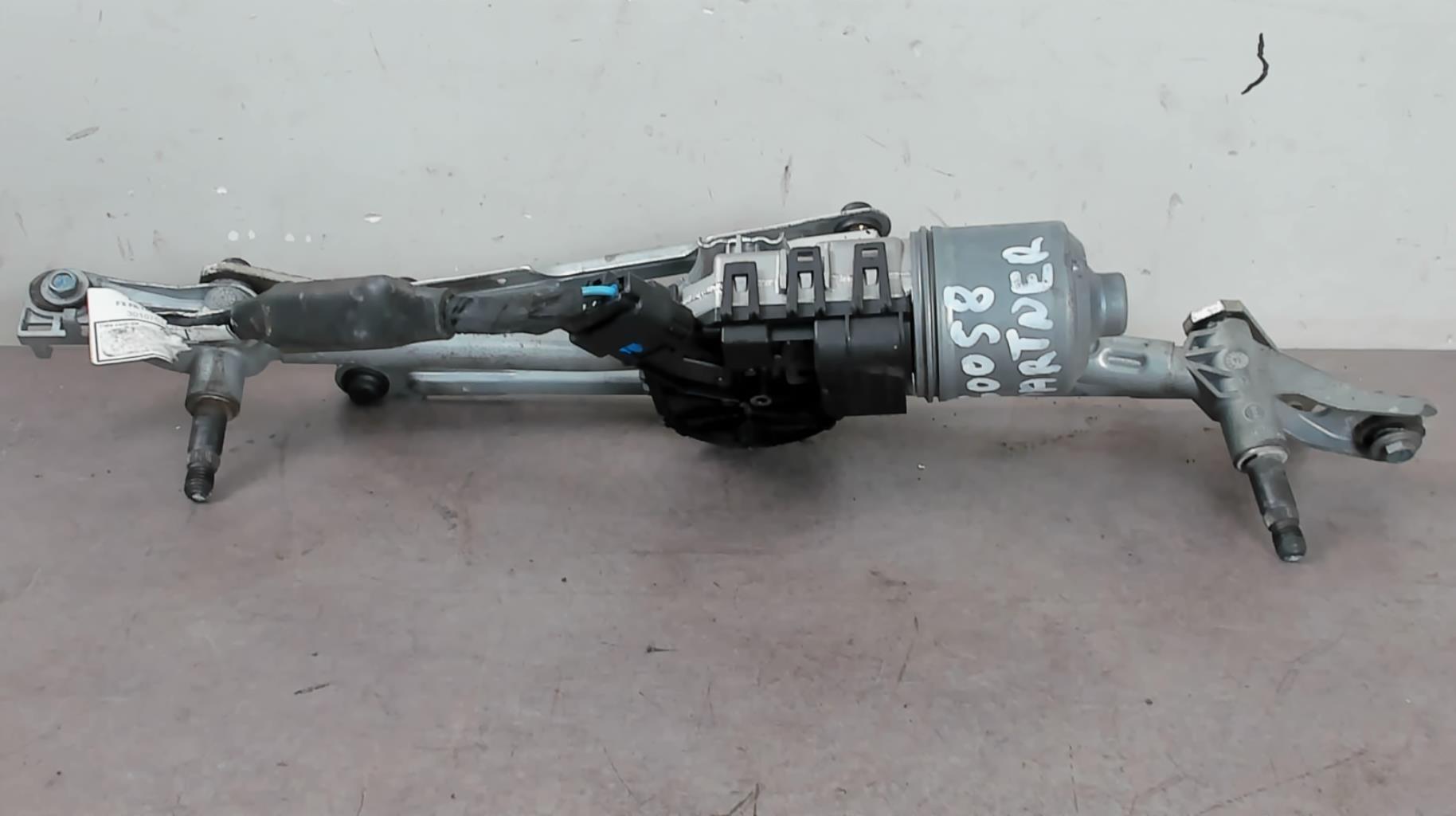 Moteur essuie glace avant