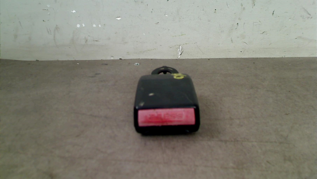 Attache ceinture avant droit