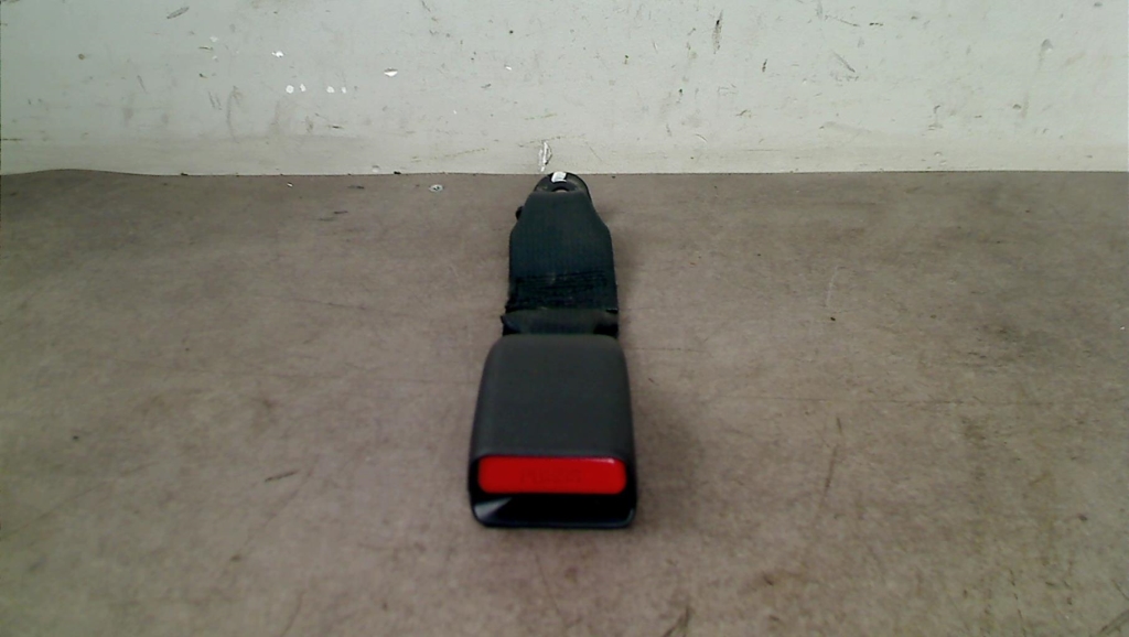 Attache ceinture avant gauche