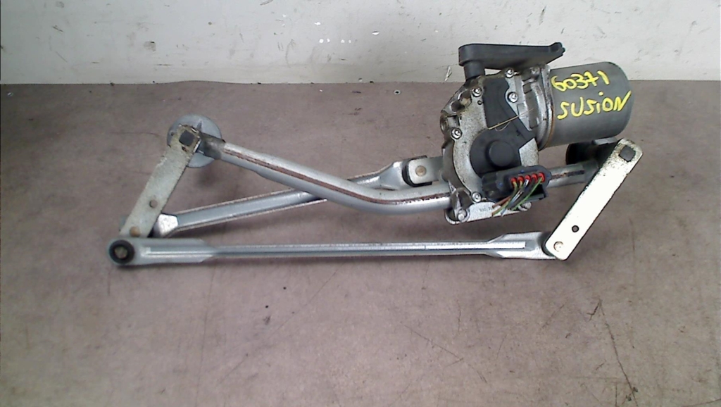 Moteur essuie glace avant