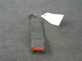 Attache ceinture avant droit