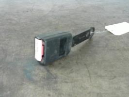 Attache ceinture avant droit