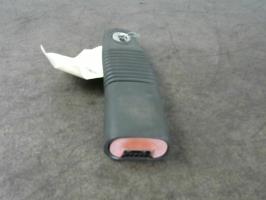 Attache ceinture avant gauche