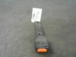 Attache ceinture avant gauche
