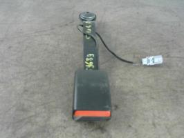 Attache ceinture avant droit