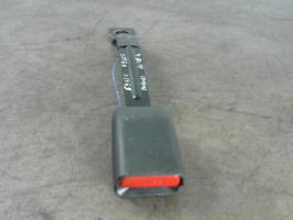 Attache ceinture avant gauche