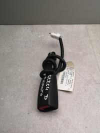 Attache ceinture avant droit