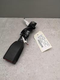 Attache ceinture avant droit