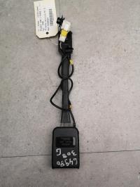 Attache ceinture avant gauche