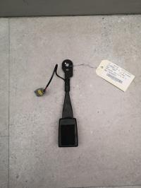 Attache ceinture avant droit