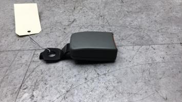 Attache ceinture avant droit