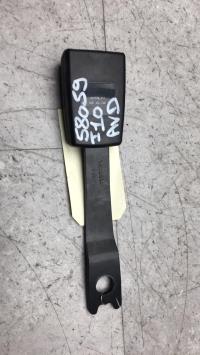 Attache ceinture avant droit