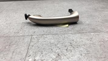 Poignee porte avant droit