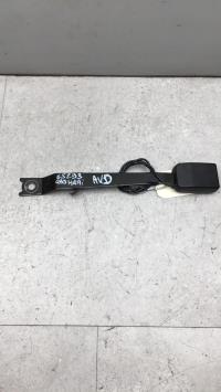 Attache ceinture avant droit