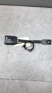 Attache ceinture avant droit